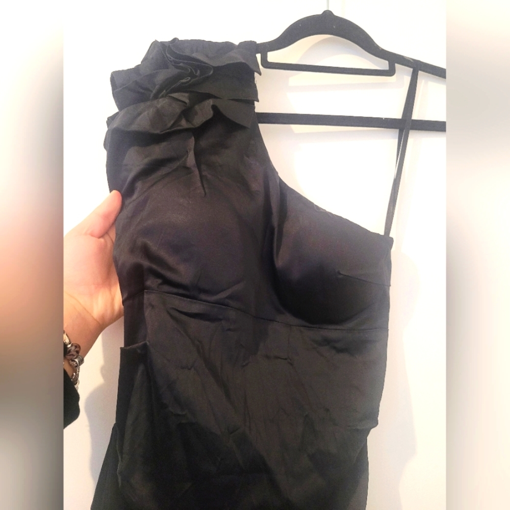Size 8.Black dress.